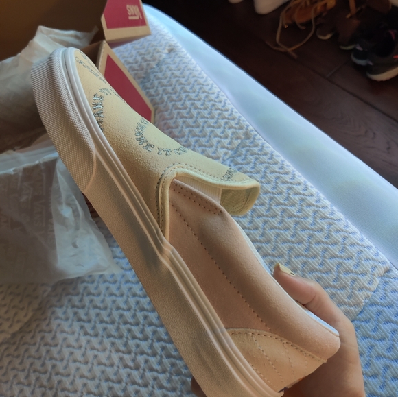 Vans Limited Edition - Size 9 - Picture 4 of 5